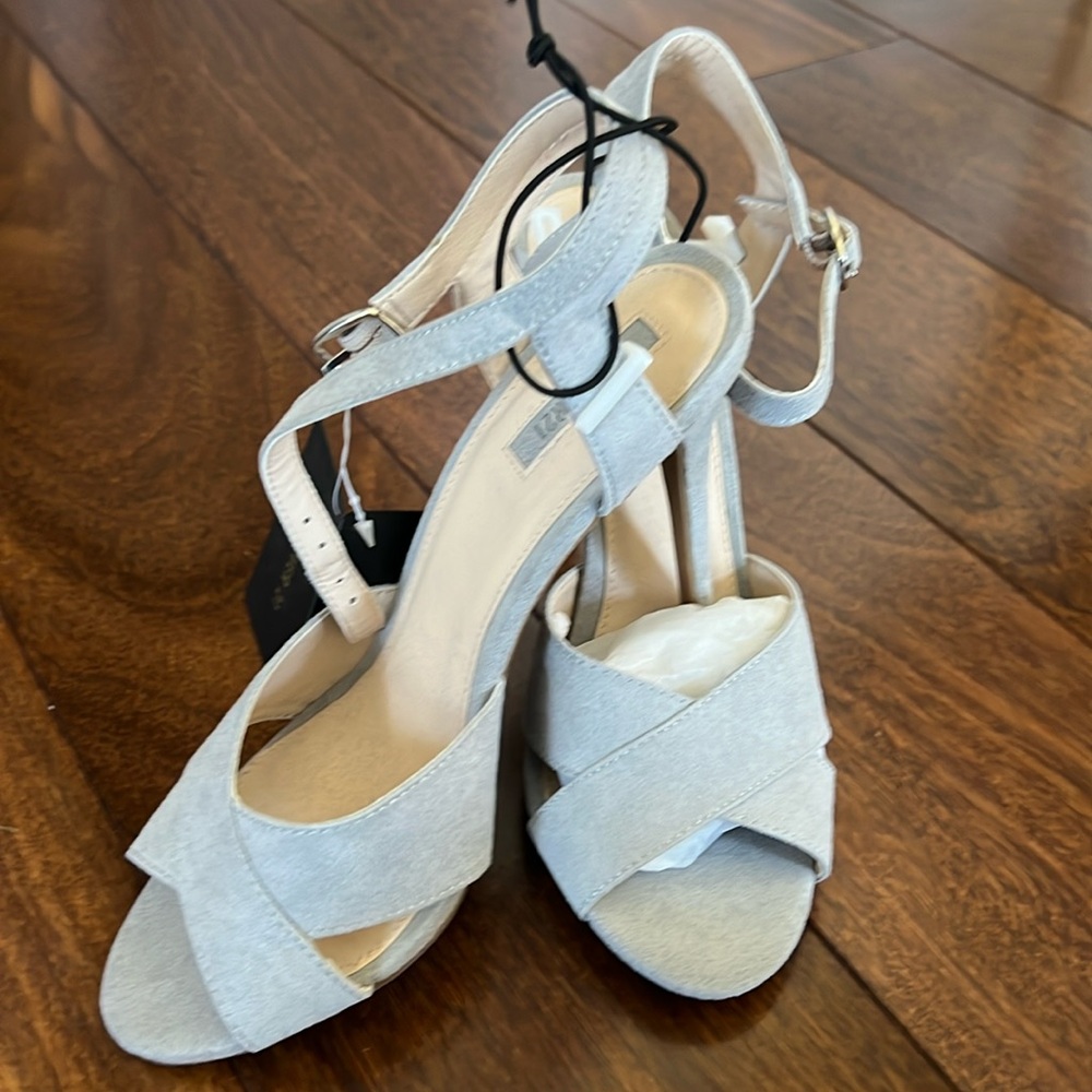 NWT Forever 21 Grey 4 inch suede heel